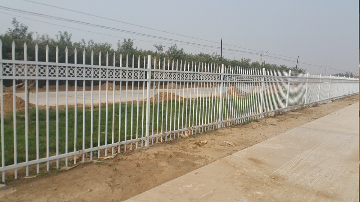 护栏厂家在做道路护栏设计的时候要考虑哪些因素呢